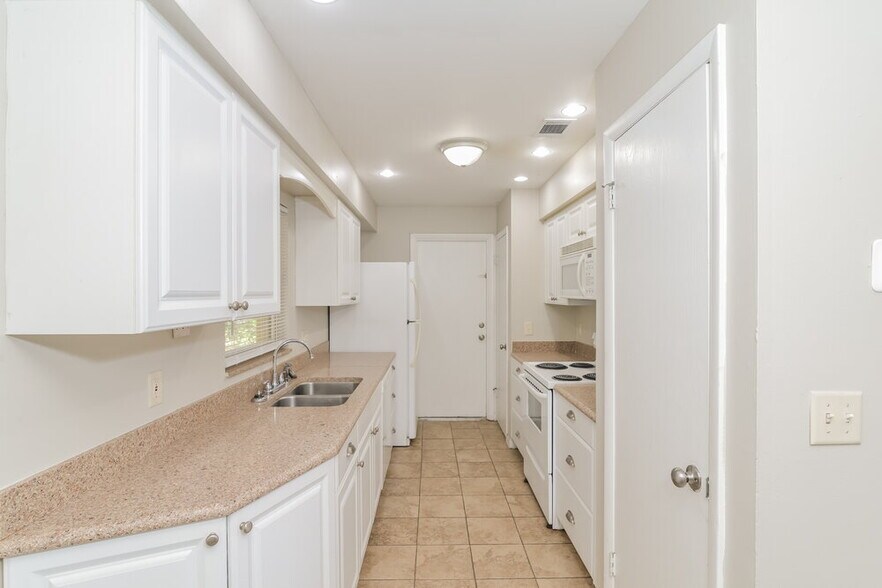 Building Photo - 270 Crestview Dr