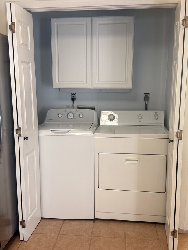 Building Photo - 2526 Cove Point Pl