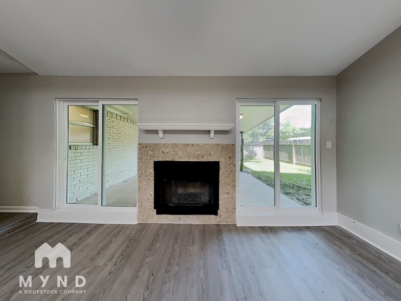 Building Photo - 10631 Plum Lake Dr