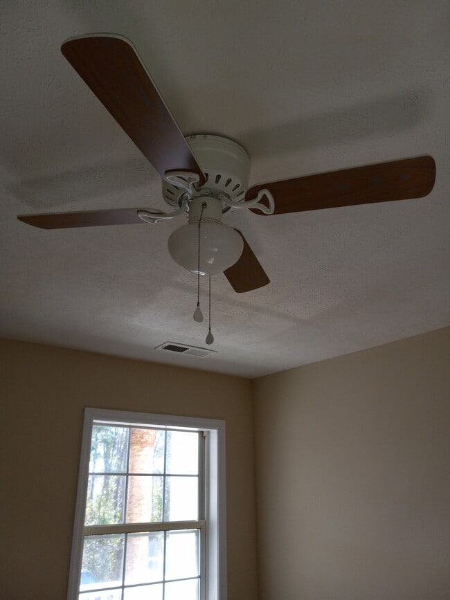Building Photo - 589 Blue River Ct