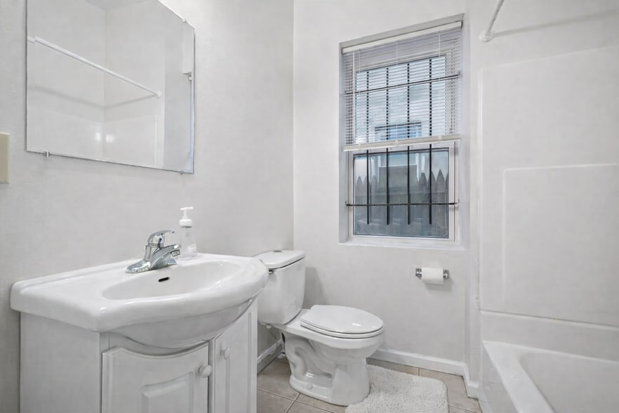 Building Photo - 1521 Fontain St