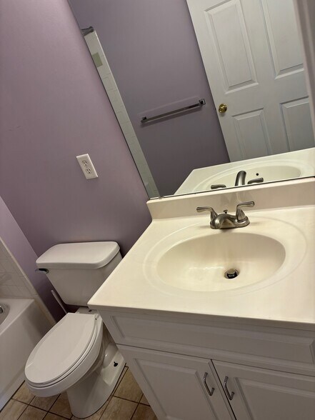 Ensuite bathroom - 96 Mill St