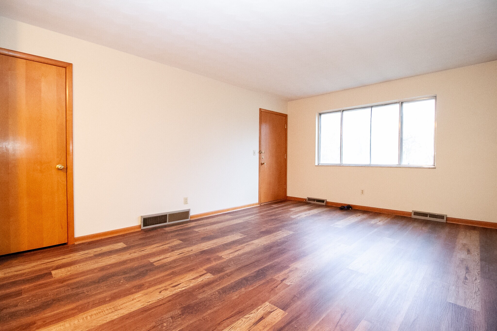 Building Photo - 2954 Carskaddon Ave