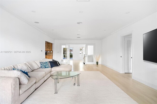 Building Photo - 2085 Ixora Rd