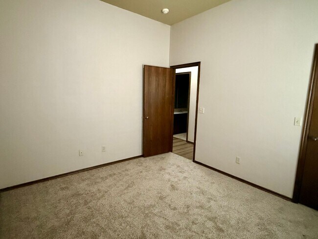Building Photo - Beautiful 4 Bed 3 Bath Home with Great Loc...