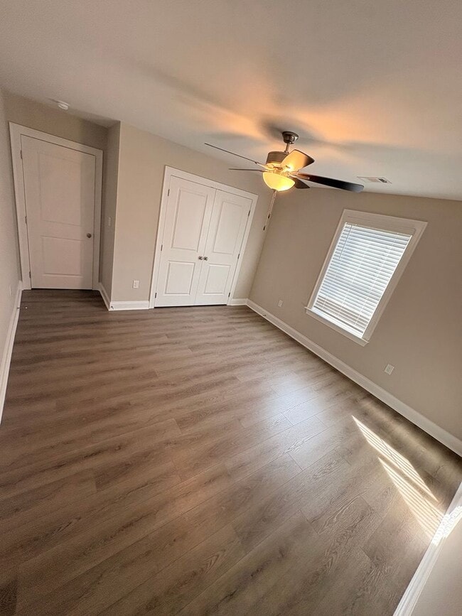 Building Photo - 102 Alva Ct