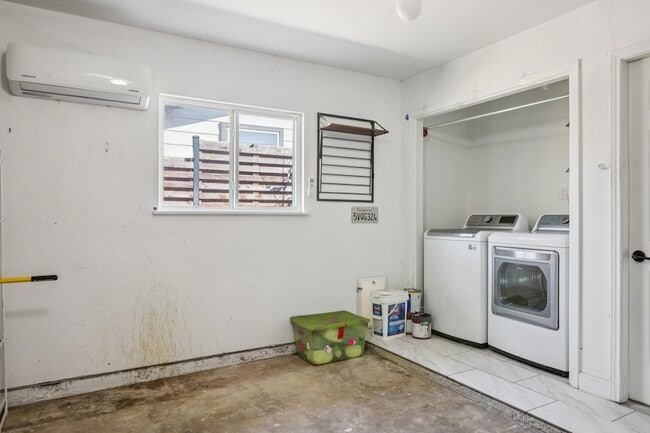 Building Photo - 7205 Twisted Oaks Dr