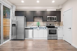 Building Photo - 2 Bed 2 Bath Single-family House Available for Rent!