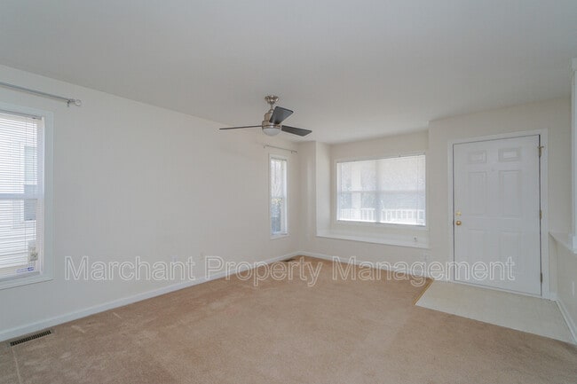 Building Photo - 335 Woodlark St