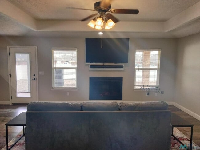 Building Photo - 2115 Roadrunner Dr