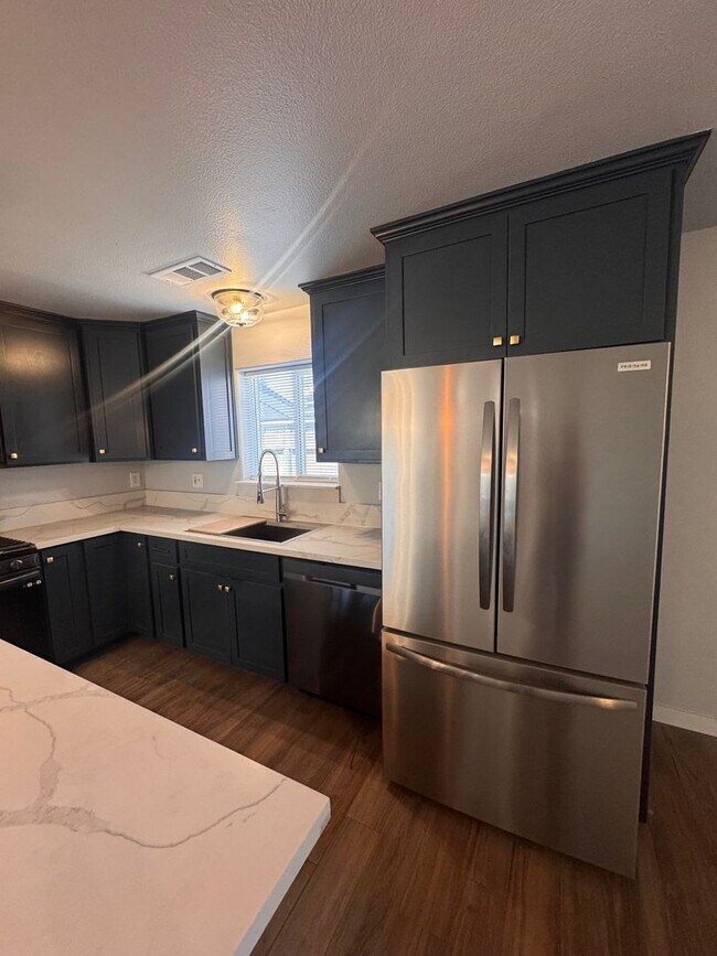 Building Photo - Newly Remolded 3 Bedroom, 2 Bath Home