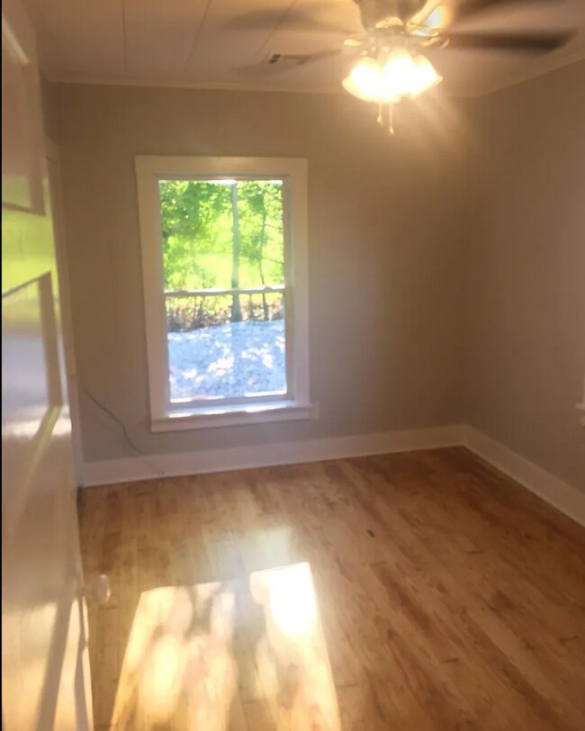 Building Photo - 2 Bed/1 Bath House