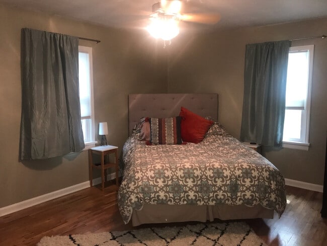 Building Photo - Gorgeous 3 bedroom, 2 bath home in great n...