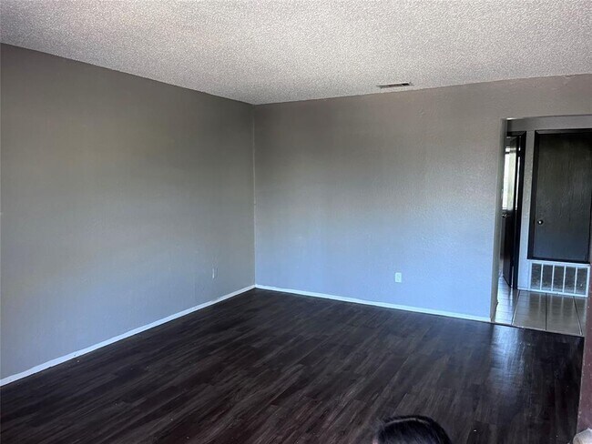 Building Photo - 4910 Pepper Ln