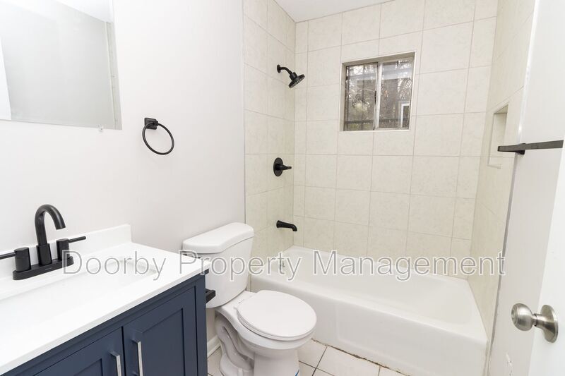 Building Photo - 1132 N Hickory St