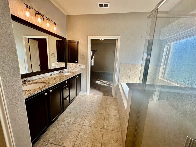 Building Photo - 1010 Bar Z Ranch