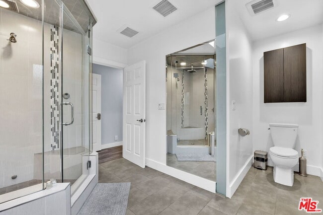 Building Photo - 8345 White Oak Ave