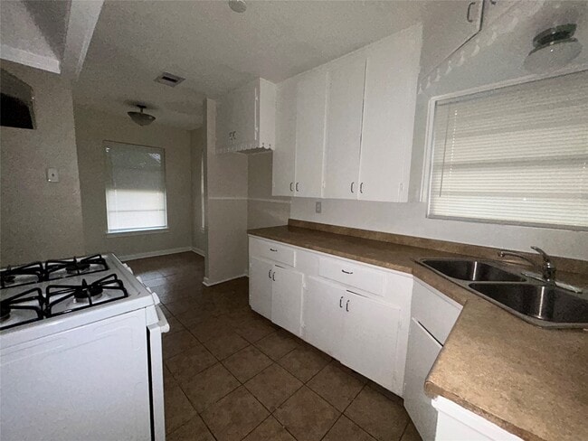 Building Photo - 7655 El Rancho St