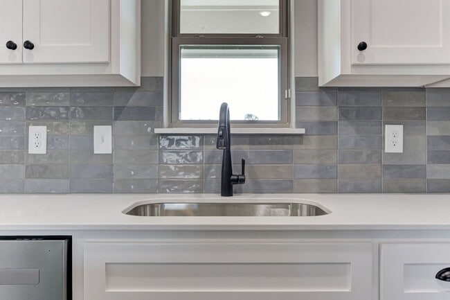 Building Photo - Brand New Home In Noble!