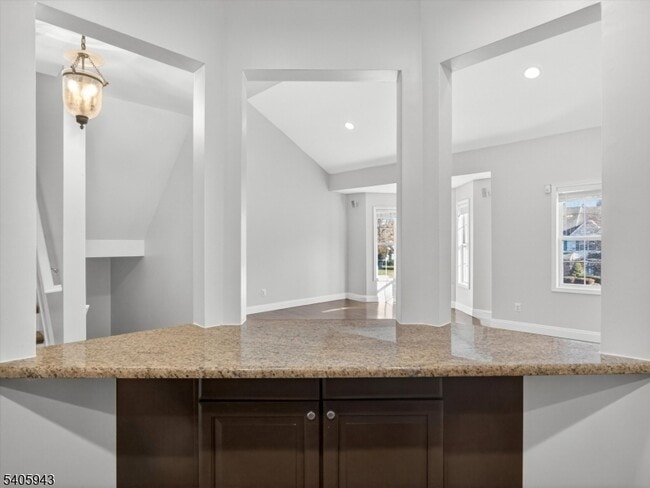 Building Photo - 124 Barclay Dr