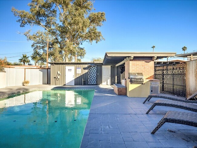 Building Photo - Beautiful & Spacious Home with Modern Upgrades & Community Amenities