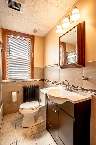 Building Photo - 3449 Klocke St