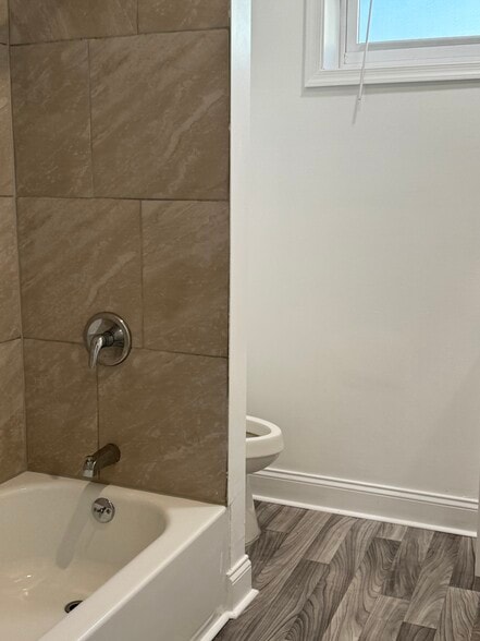 Building Photo - 2536 Loyola Southway