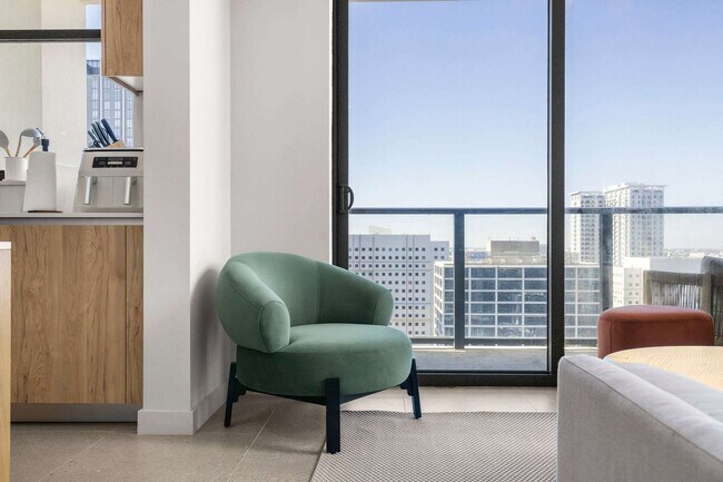 Building Photo - 11 NE 6th St