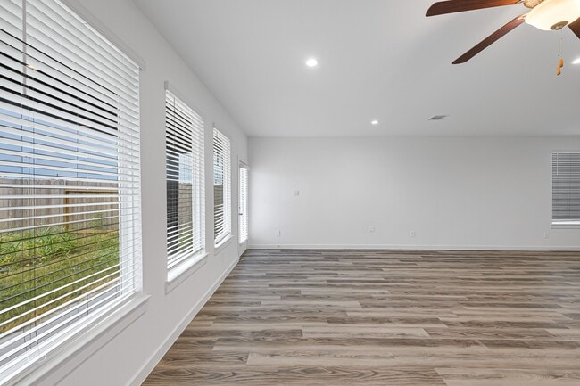 Building Photo - 3002 Crown Gate Dr