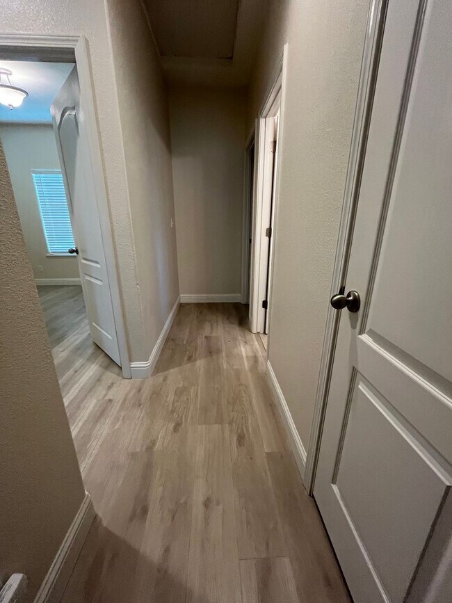 Building Photo - Beautiful Home for rent in Visalia, Ca