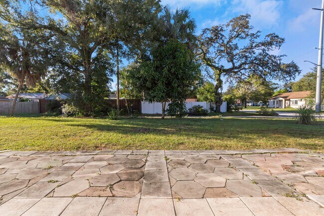 Building Photo - 5148 Tampa Bay Growth Fund 2 LLC