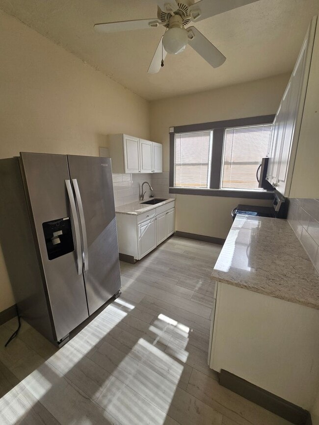 Building Photo - CHARMING AND UPDATED 2 BEDROOM 1 BATH.  MO...