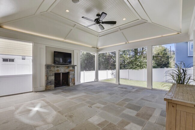 Building Photo - 5br Bethesda Home for Rent