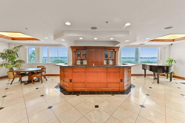 Building Photo - 1801 N Flagler Dr