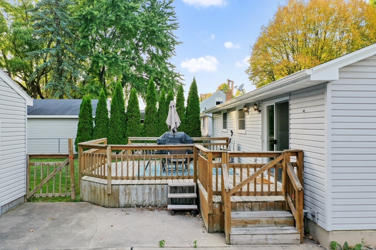 Building Photo - 1253 Roscoe St