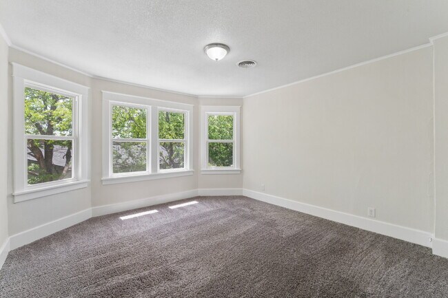 Building Photo - Welcome home to this stunning, light-filled rental that truly has it all! Featuring huge living s...