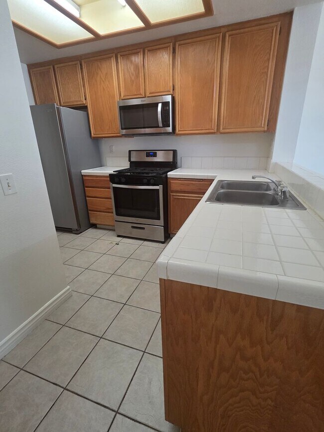 Building Photo - Gated Community~$2,595~ 2 Bed/2.5 Bath End Unit Townhome.