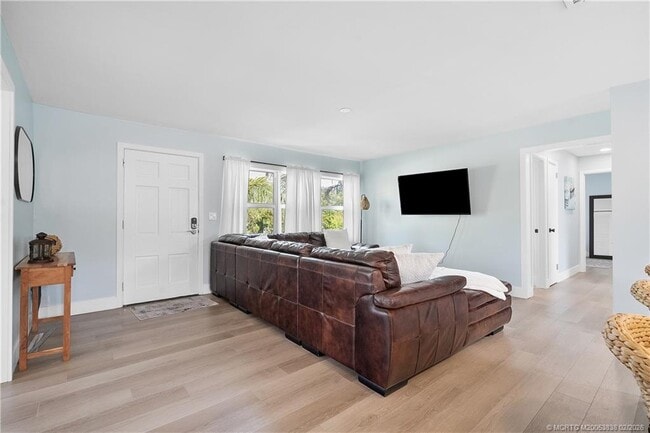 Building Photo - 901 E Madison Ave