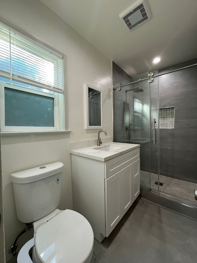 Building Photo - Spacious 2+2 home w/extra storage, upgrades + backyard!