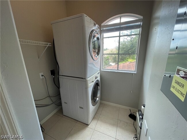 Building Photo - 1945 Crestview Way