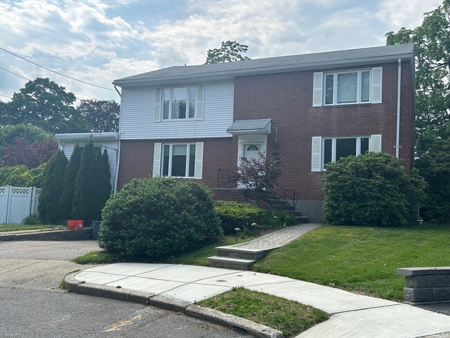 Building Photo - 15 Glazer Rd