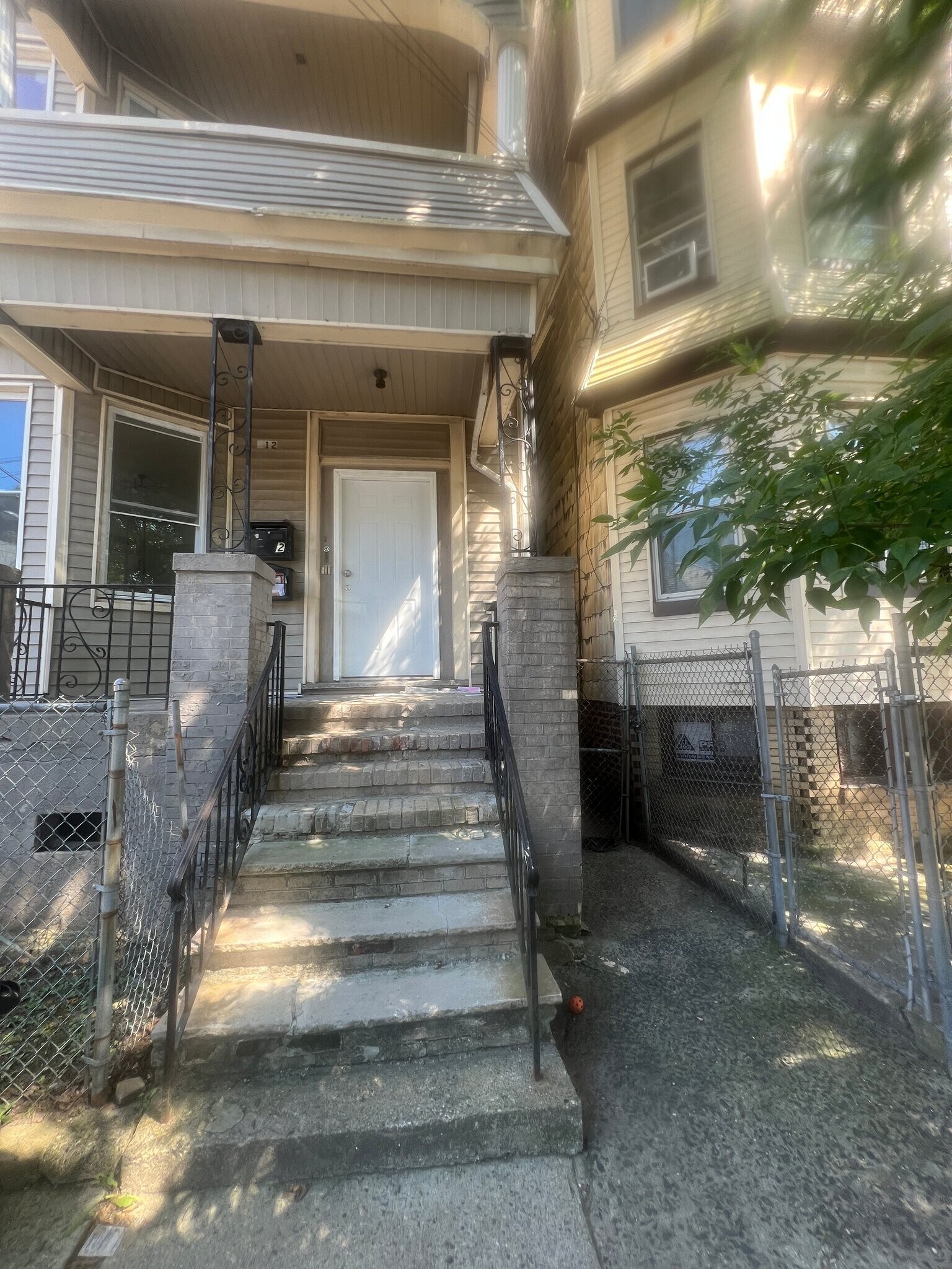 Building Photo - 810 S 16th St