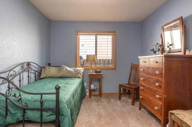 Building Photo - 2338 Moorgate Dr