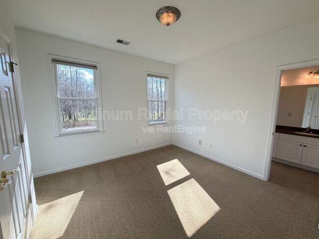 Building Photo - 7020 Grassmoor Grange Way