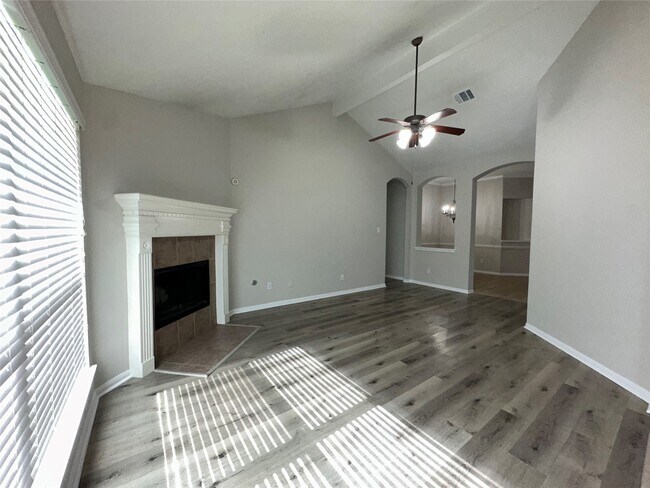 Building Photo - 3715 Humble Dr