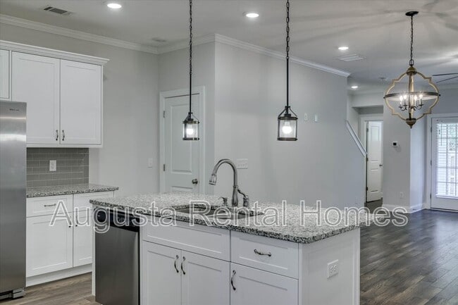 Building Photo - 504 Vinings Dr