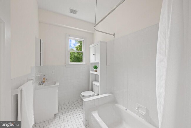 Building Photo - 4830 Brandywine St NW