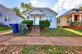 Building Photo - Available Aug 7th - Very nice single family home with refinished hardwood and a very large open l...