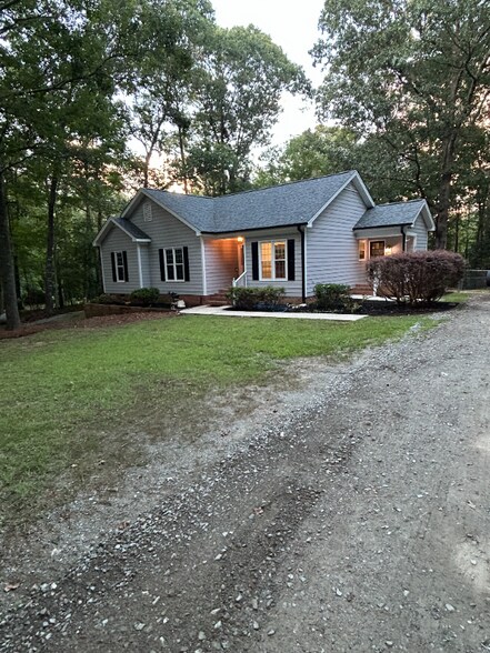Building Photo - 110 Woodland Ridge Dr
