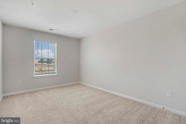 Building Photo - 496 Hanson St